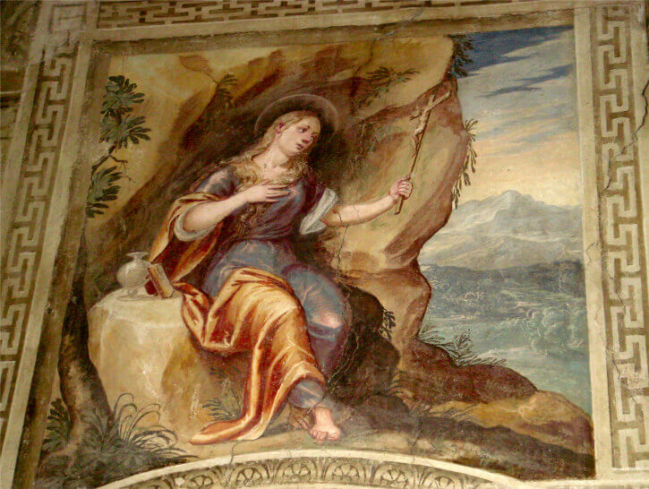 Majestic 16th-Century Venetian Villa fireplace room